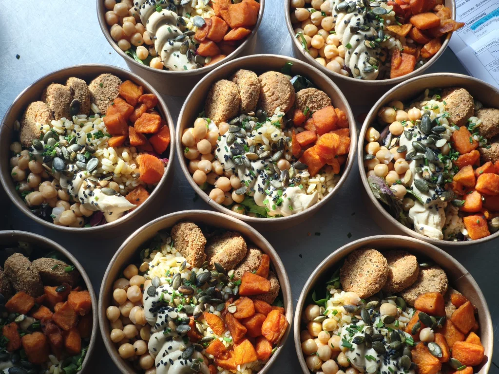 Bowls und Salate als Lunch-Angebot für Unternehmen
