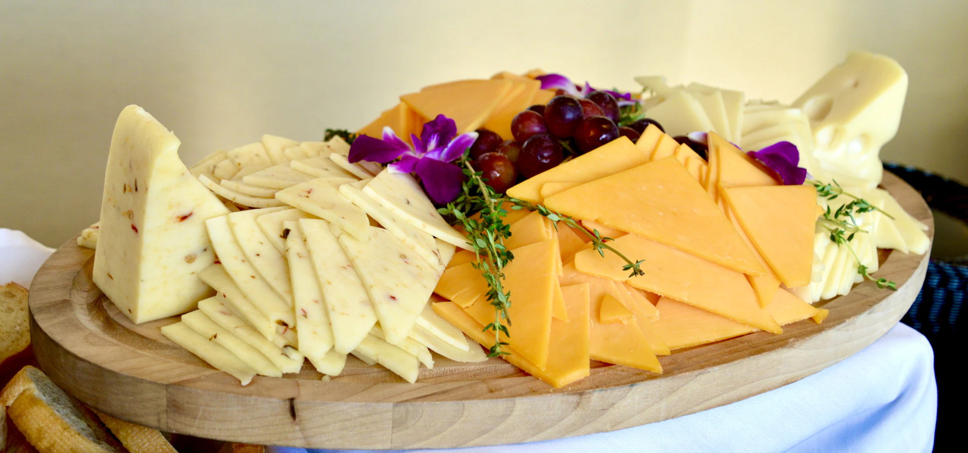 Frische Fingerfood-Platte und Käsespezialitäten beim Catering-Event in Wuppertal
