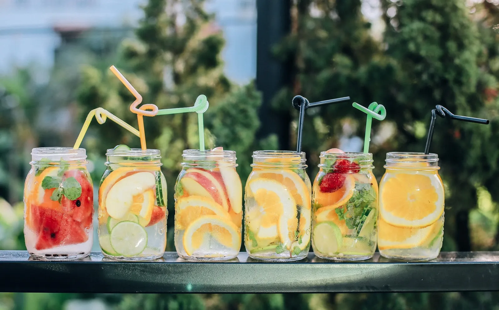 Frische Limonade in Gläsern für das Sommerfest in Düsseldorf
