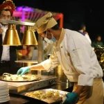 Koch bei der Live Cooking Station auf einem Firmenevent