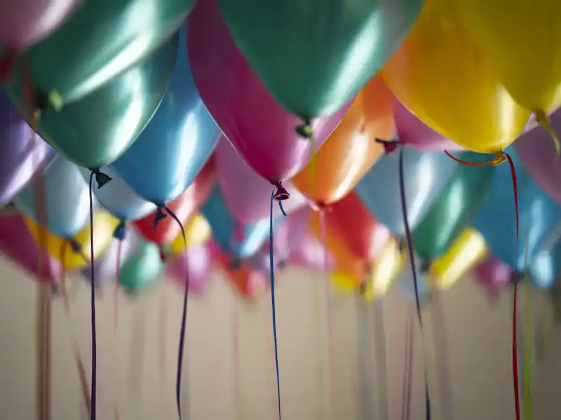 Bunte Luftballons als Dekoration beim Partyservice in Düsseldorf